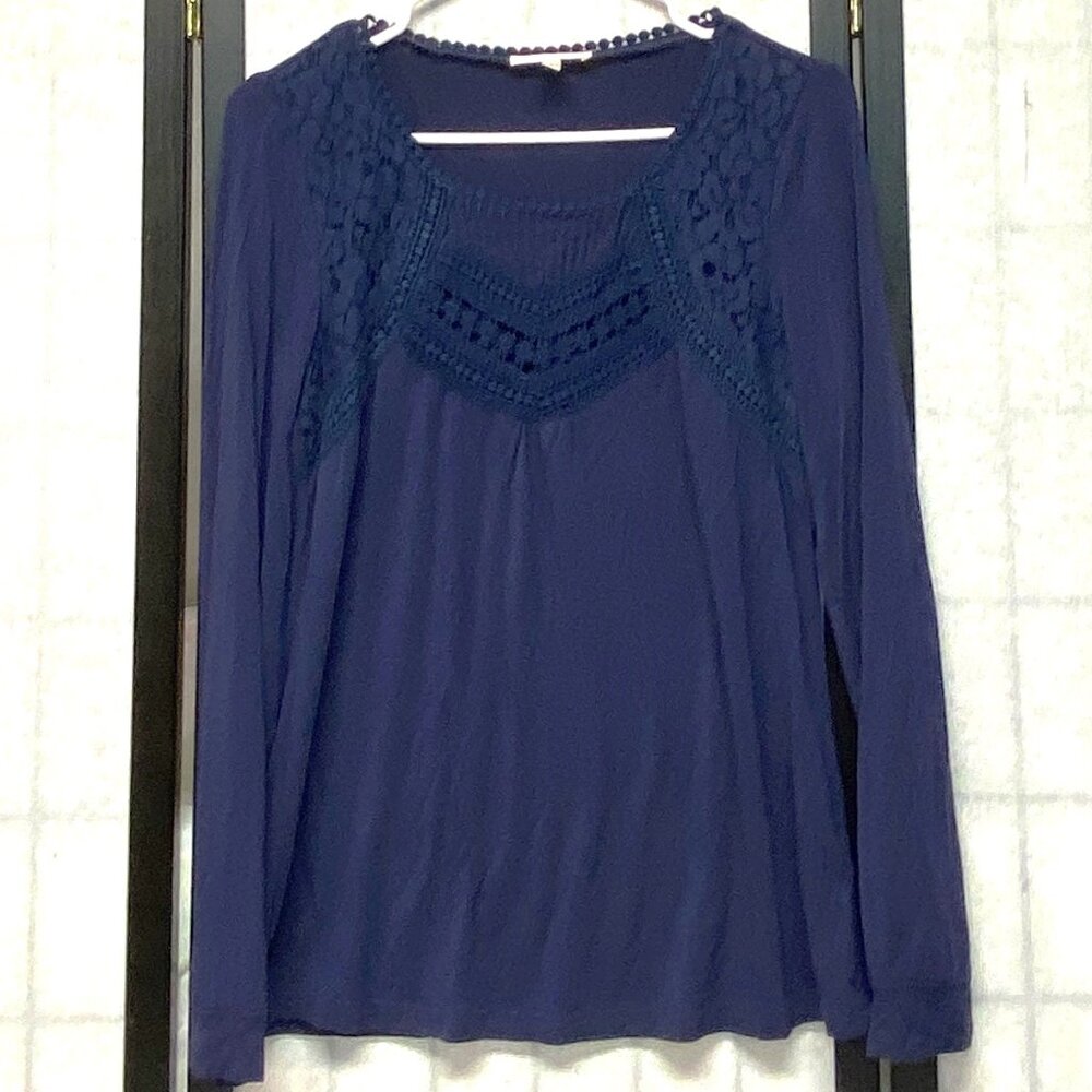 Skies are Blue Pleated Front Yoke Tee Shirt Navy S Long Sleeve Crochet Lace